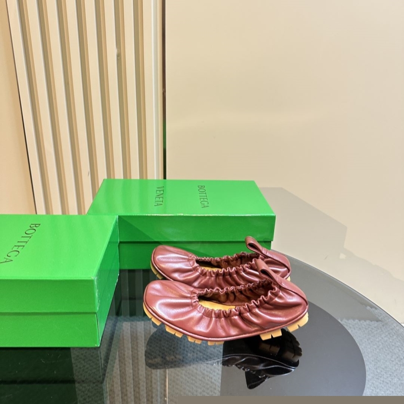 bo*te*ga Ve*ne*ta flat shoes